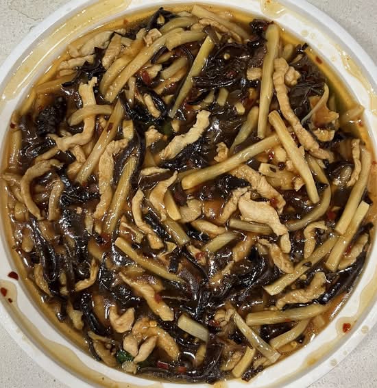 105. Shredded Pork with Spinach in Chilli Sauce 魚香肉絲